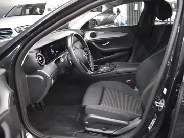 MERCEDES-BENZ E 300 e Lim. AVANTGARDE LED AHK NAVI WIDE