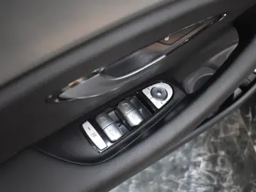 MERCEDES-BENZ E 300 e Lim. AVANTGARDE LED AHK NAVI WIDE