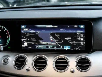 MERCEDES-BENZ E 300e Avantgarde AHK LED Kamera Navi