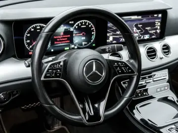 MERCEDES-BENZ E 300e Avantgarde AHK LED Kamera Navi