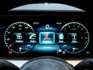 MERCEDES-BENZ E 300e Avantgarde AHK LED Kamera Navi