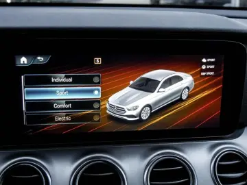 MERCEDES-BENZ E 300e Avantgarde AHK LED Kamera Navi