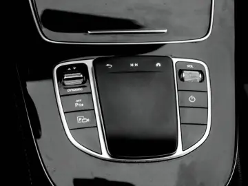 MERCEDES-BENZ E 300e Avantgarde AHK LED Kamera Navi