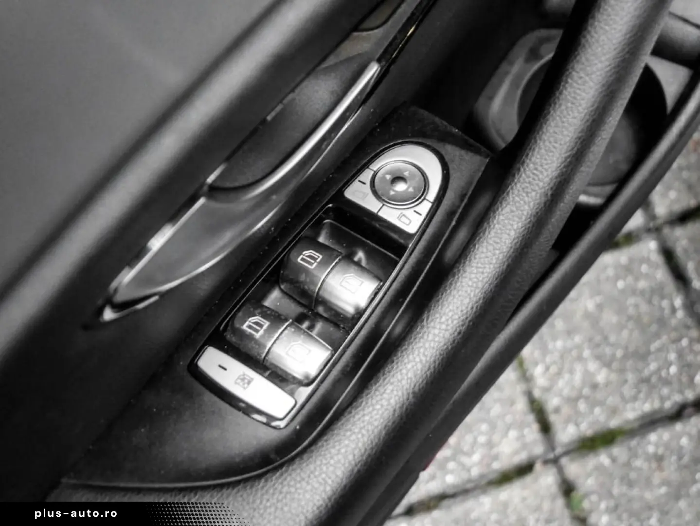 MERCEDES-BENZ E 300e Avantgarde AHK LED Kamera Navi