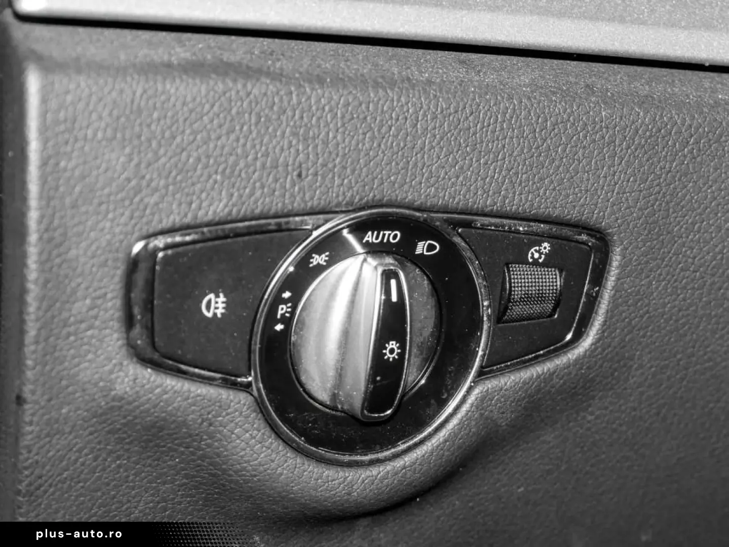 MERCEDES-BENZ E 300e Avantgarde AHK LED Kamera Navi
