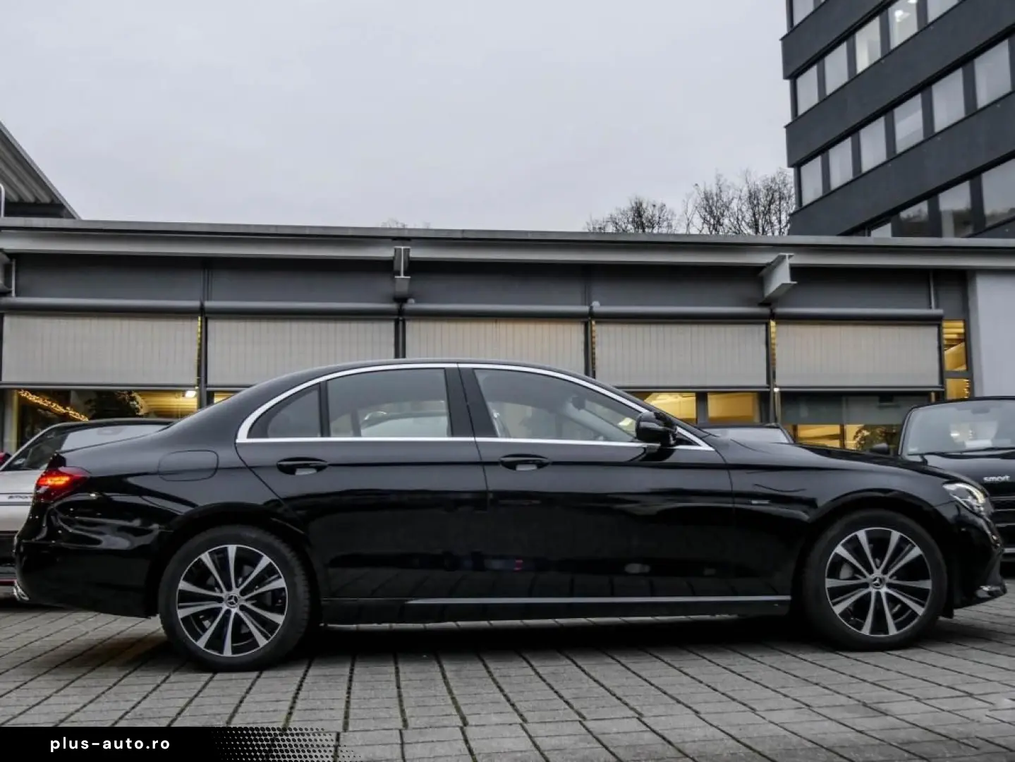 MERCEDES-BENZ E 300e Avantgarde AHK LED Kamera Navi