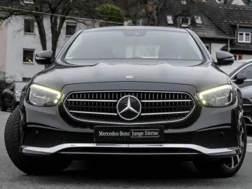 MERCEDES-BENZ E 300e Avantgarde AHK LED Kamera Navi