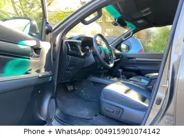 TOYOTA Hilux 2.8 D Invicible 4x4 KLIMA LED Navi