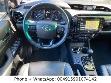 TOYOTA Hilux 2.8 D Invicible 4x4 KLIMA LED Navi