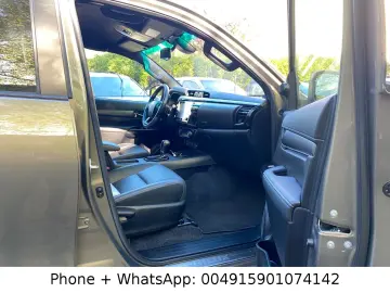 TOYOTA Hilux 2.8 D Invicible 4x4 KLIMA LED Navi