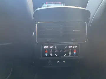 AUDI Q7 45 TDI quattro 7 Sitze Matrix LED