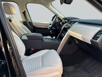 LAND ROVER Discovery D250 Dynamic SE