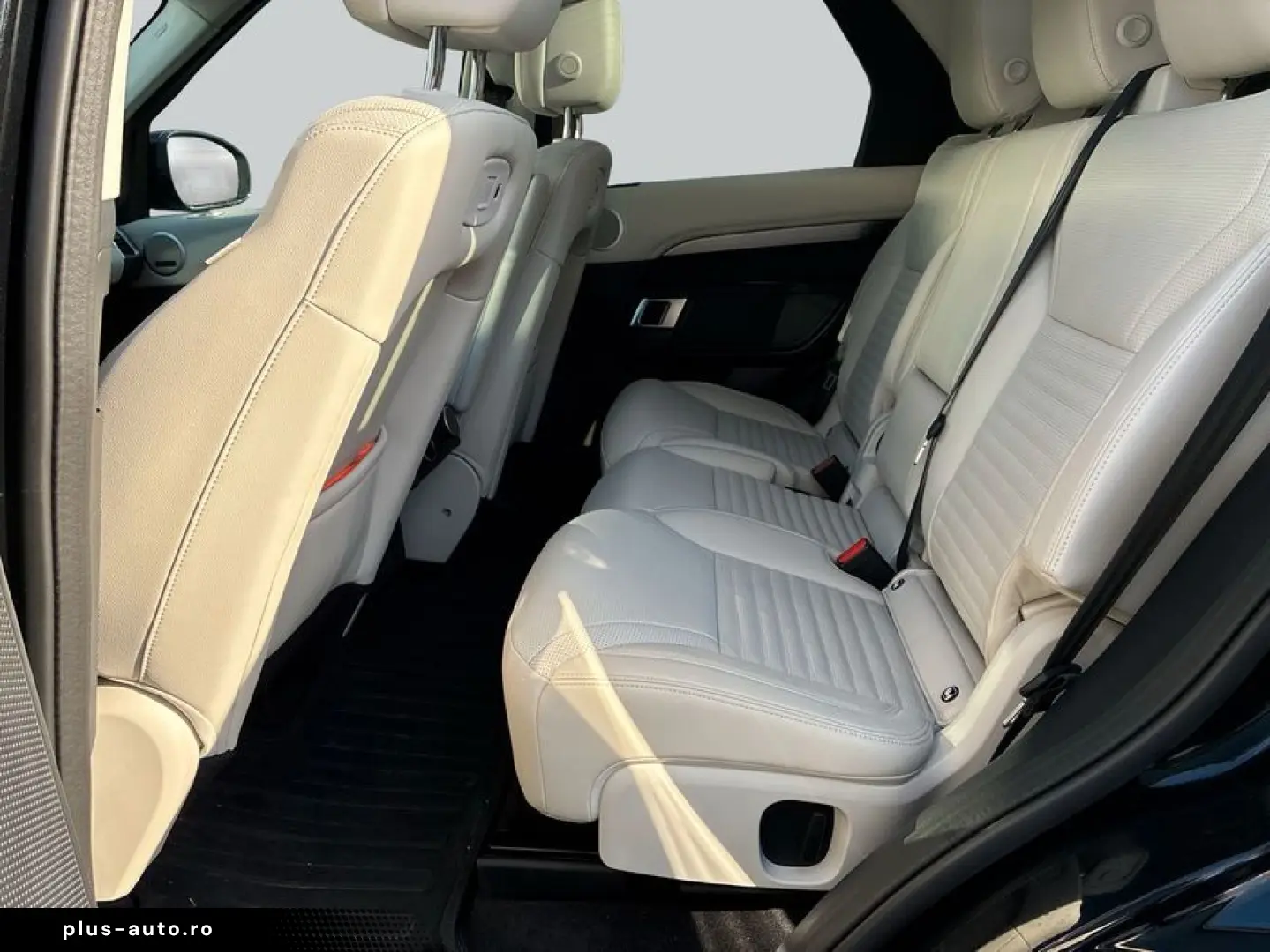 LAND ROVER Discovery D250 Dynamic SE