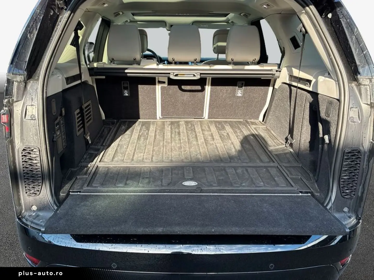 LAND ROVER Discovery D250 Dynamic SE
