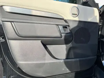 LAND ROVER Discovery D250 Dynamic SE
