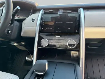 LAND ROVER Discovery D250 Dynamic SE