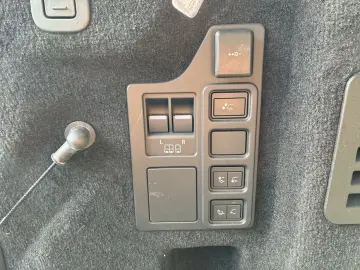 LAND ROVER Discovery D250 Dynamic SE