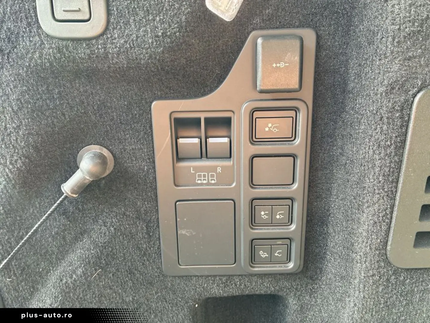 LAND ROVER Discovery D250 Dynamic SE