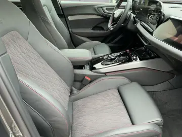AUDI A5 Avant e-hybrid 220kW S-LINE MATRIX B&O PANO