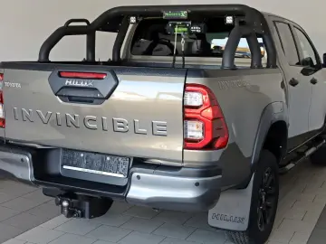TOYOTA Hilux 2.8 D-4D Invincible 4x4