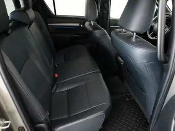TOYOTA Hilux 2.8 D-4D Invincible 4x4