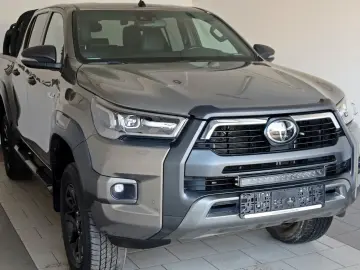 TOYOTA Hilux 2.8 D-4D Invincible 4x4