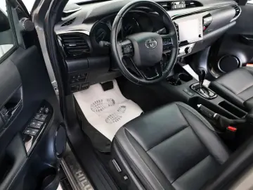 TOYOTA Hilux 2.8 D-4D Invincible 4x4