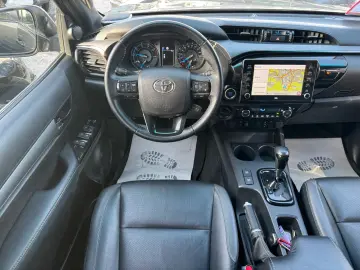 TOYOTA Hilux 2.8 D-4D Invincible 4x4