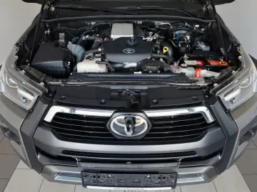 TOYOTA Hilux 2.8 D-4D Invincible 4x4