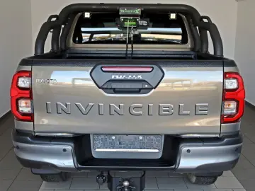 TOYOTA Hilux 2.8 D-4D Invincible 4x4