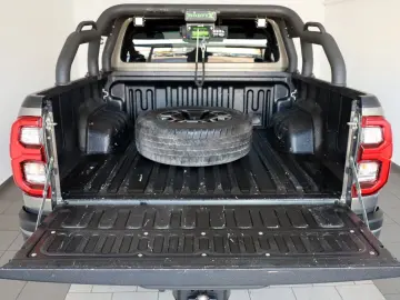 TOYOTA Hilux 2.8 D-4D Invincible 4x4