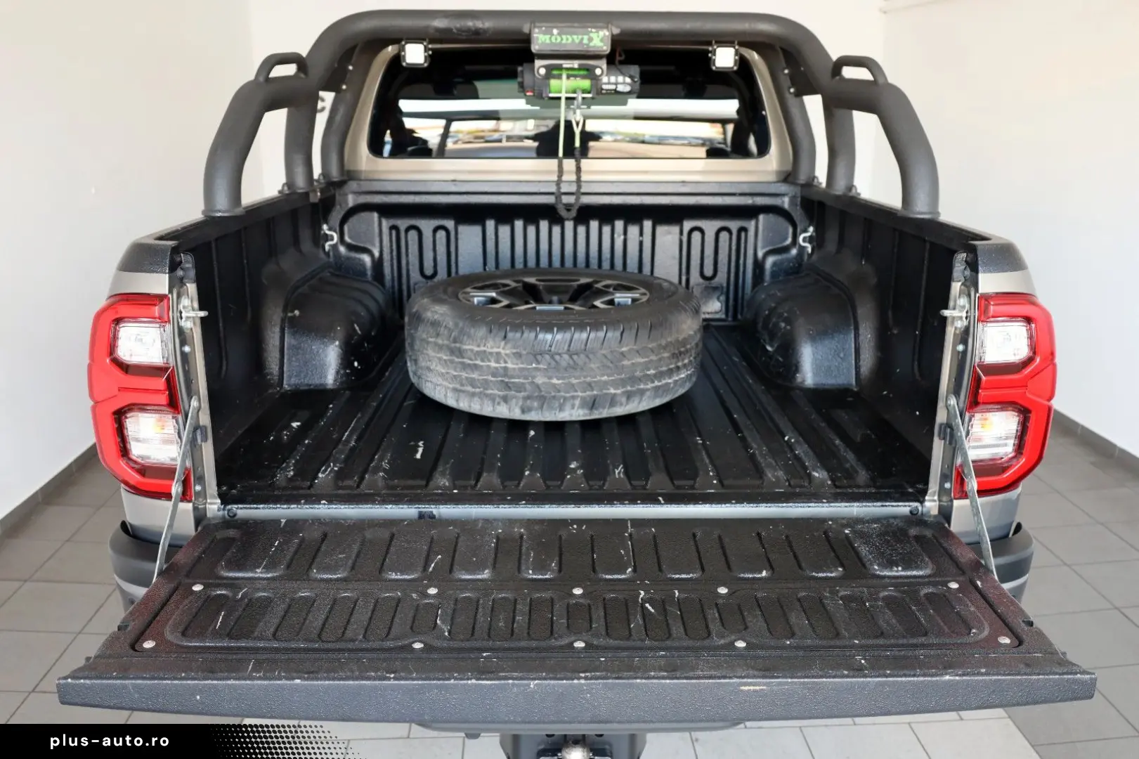 TOYOTA Hilux 2.8 D-4D Invincible 4x4