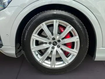 AUDI SQ8 4.0 TFSI quattro AHK Pano Carbon Nachtsicht