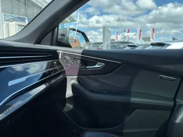 AUDI SQ8 4.0 TFSI quattro AHK Pano Carbon Nachtsicht