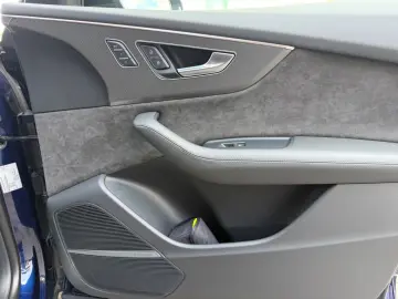 AUDI RSQ8 4.0 TFSI quattro HD Matrix ACC AHK B&O Pano