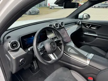 MERCEDES-BENZ GLC 200 4M AMG RüKam Memory el. HK LED&hellip;