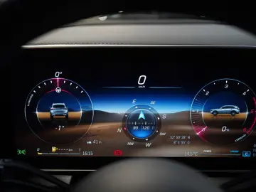 MERCEDES-BENZ GLC 220 d 4M AMG Line Vielspeiche Panorama AHK