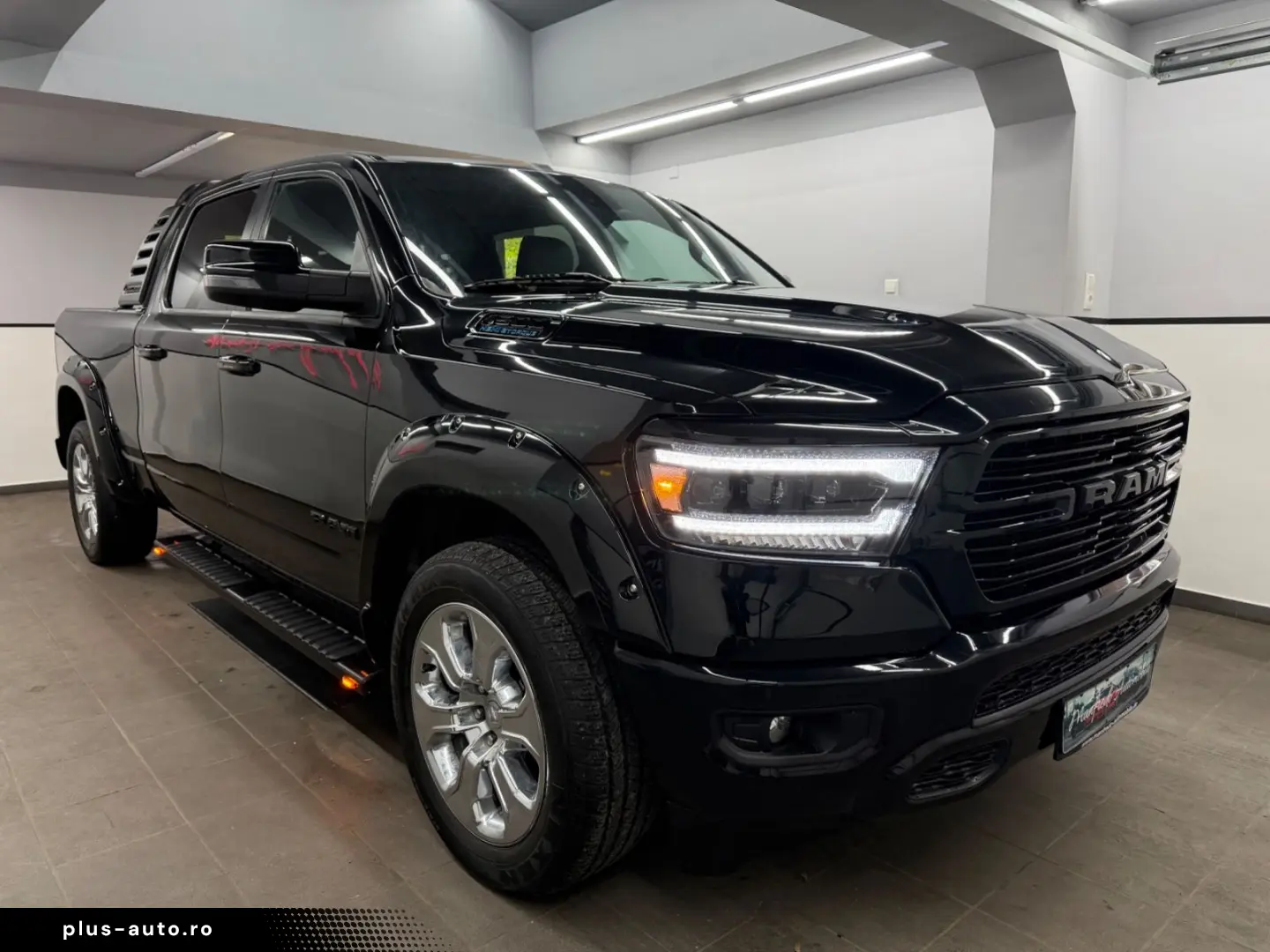 DODGE RAM 1500 5.7 V8 HEMI eTORQUE Bighorn