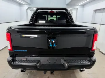 DODGE RAM 1500 5.7 V8 HEMI eTORQUE Bighorn