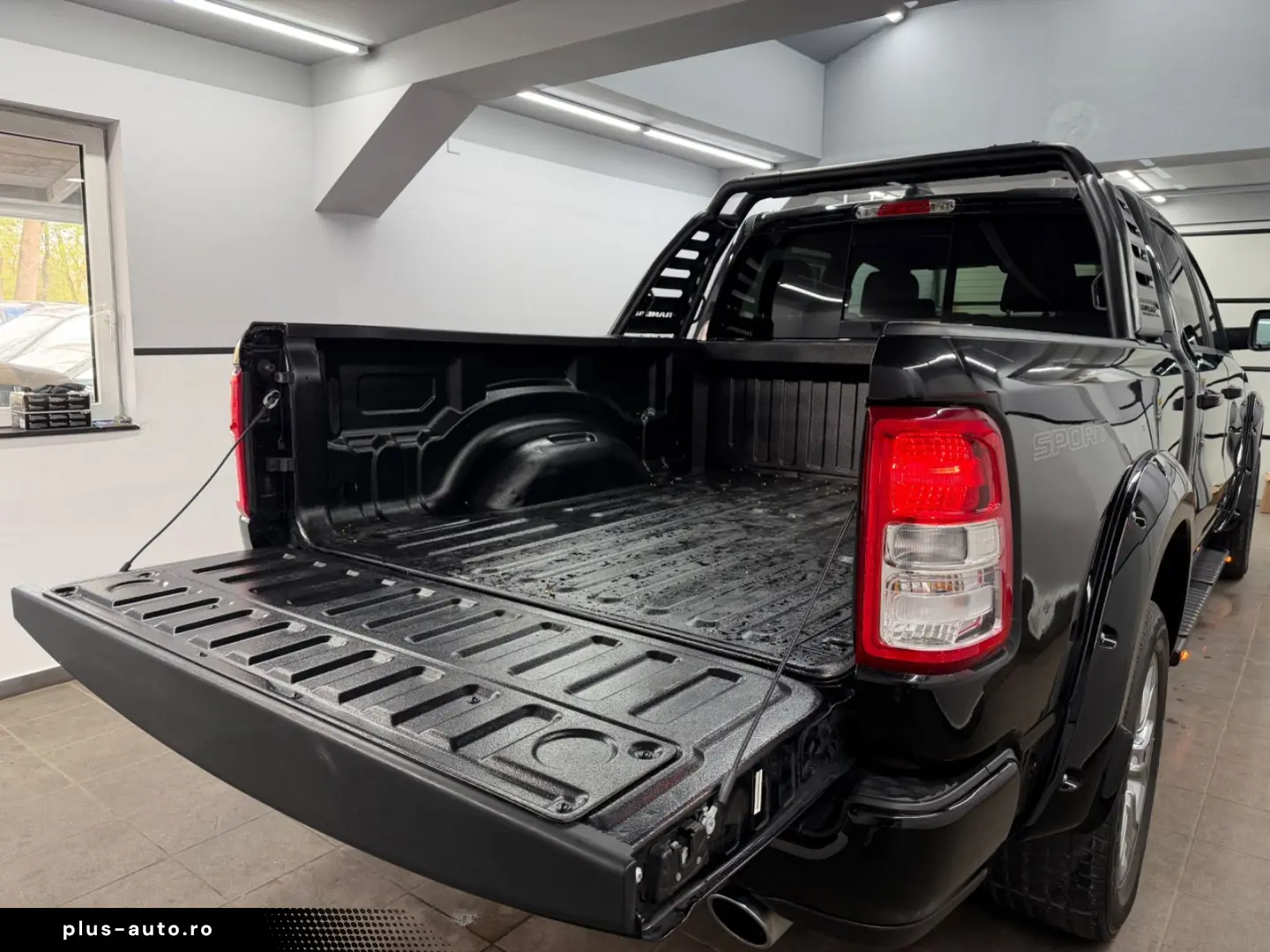 DODGE RAM 1500 5.7 V8 HEMI eTORQUE Bighorn