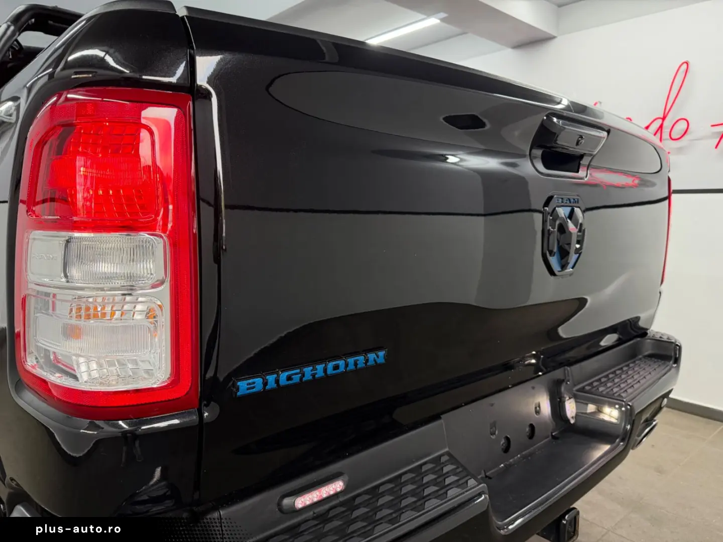 DODGE RAM 1500 5.7 V8 HEMI eTORQUE Bighorn
