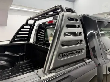 DODGE RAM 1500 5.7 V8 HEMI eTORQUE Bighorn