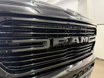 DODGE RAM 1500 5.7 V8 HEMI eTORQUE Bighorn