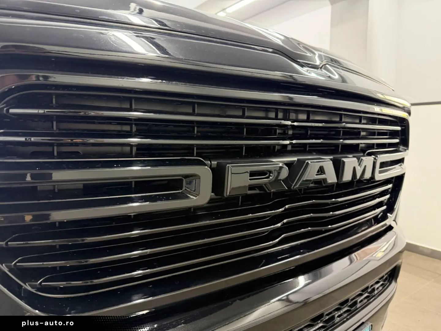 DODGE RAM 1500 5.7 V8 HEMI eTORQUE Bighorn