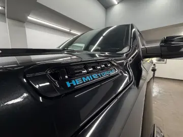 DODGE RAM 1500 5.7 V8 HEMI eTORQUE Bighorn