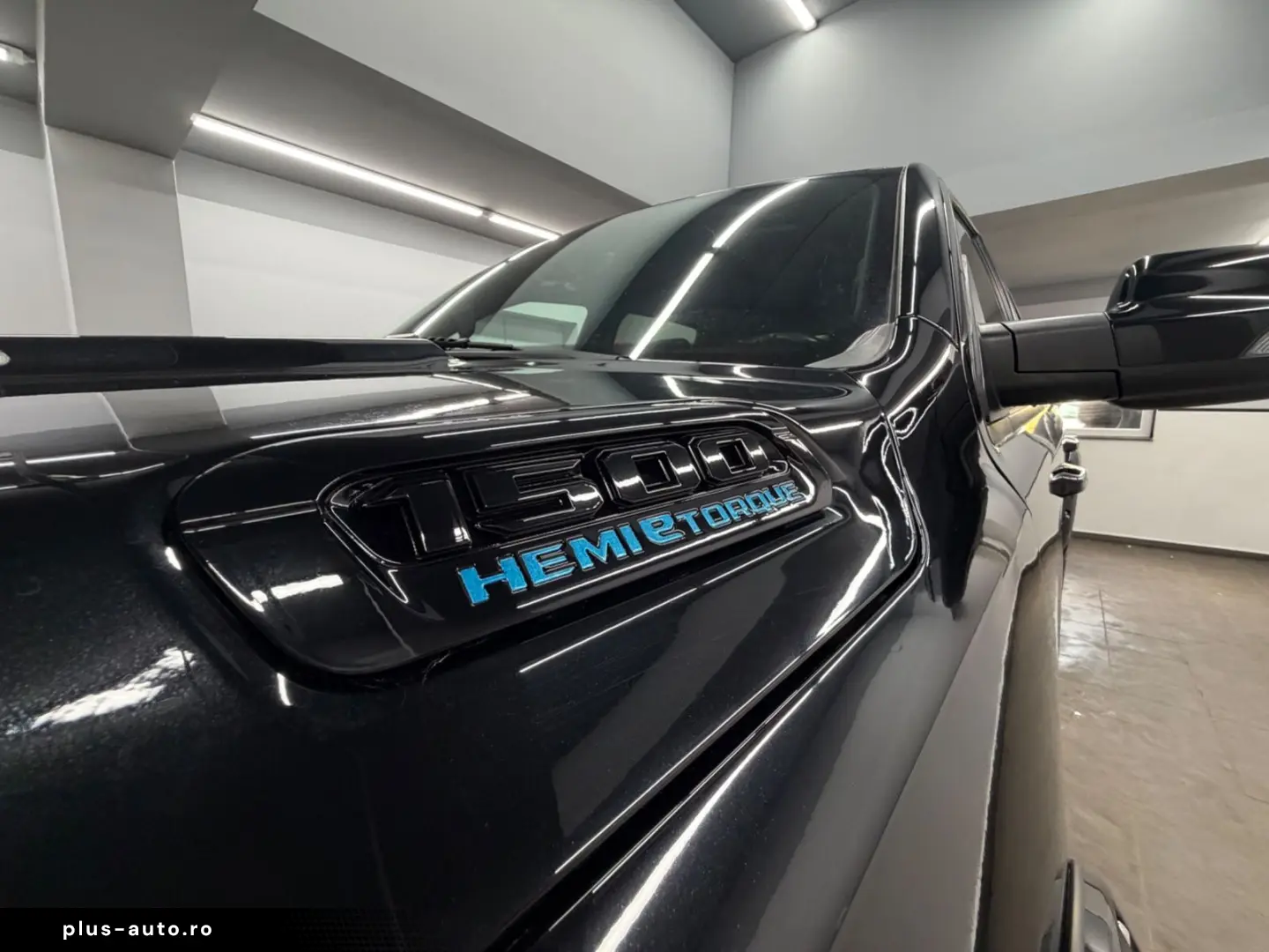 DODGE RAM 1500 5.7 V8 HEMI eTORQUE Bighorn