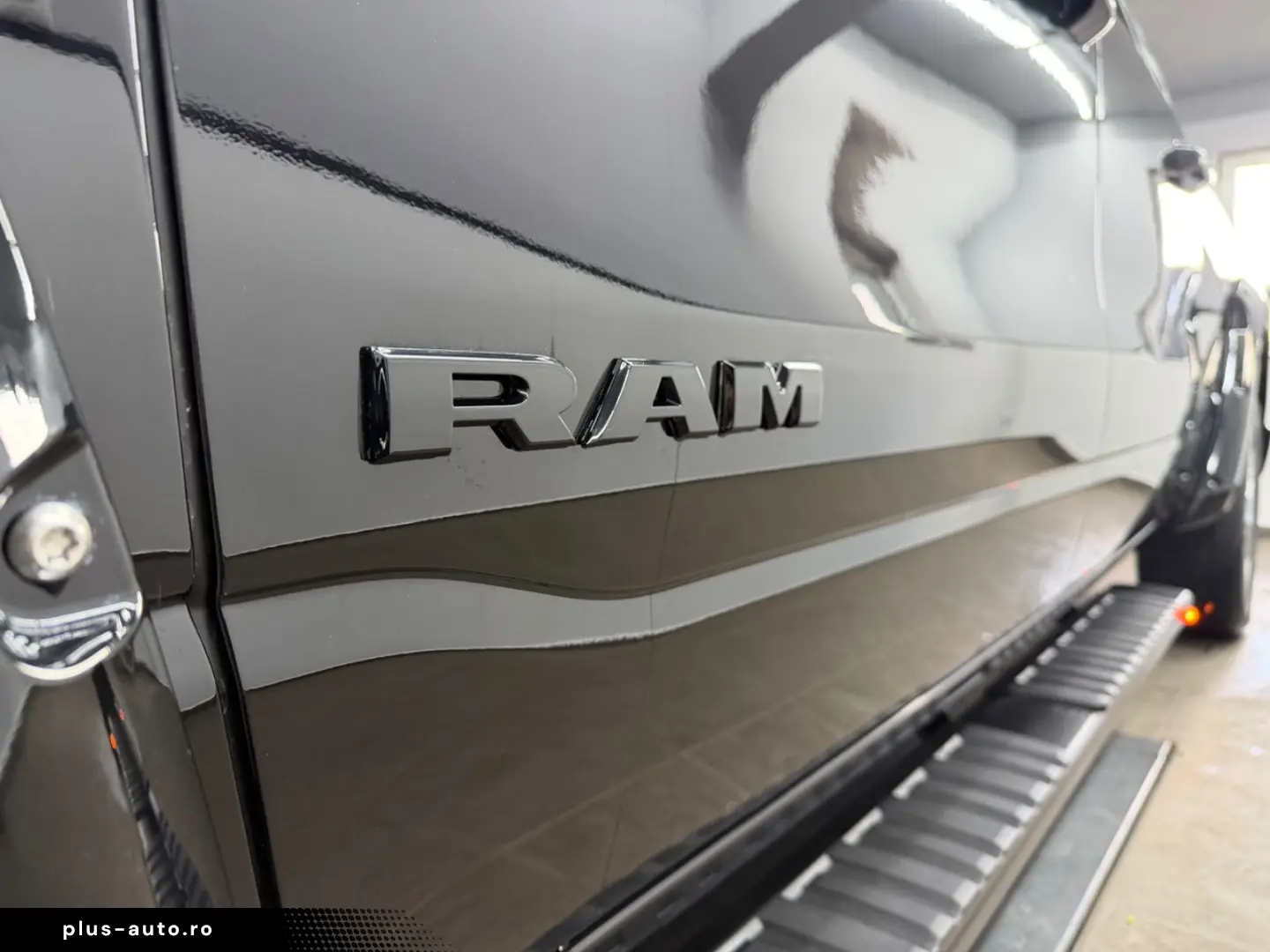 DODGE RAM 1500 5.7 V8 HEMI eTORQUE Bighorn