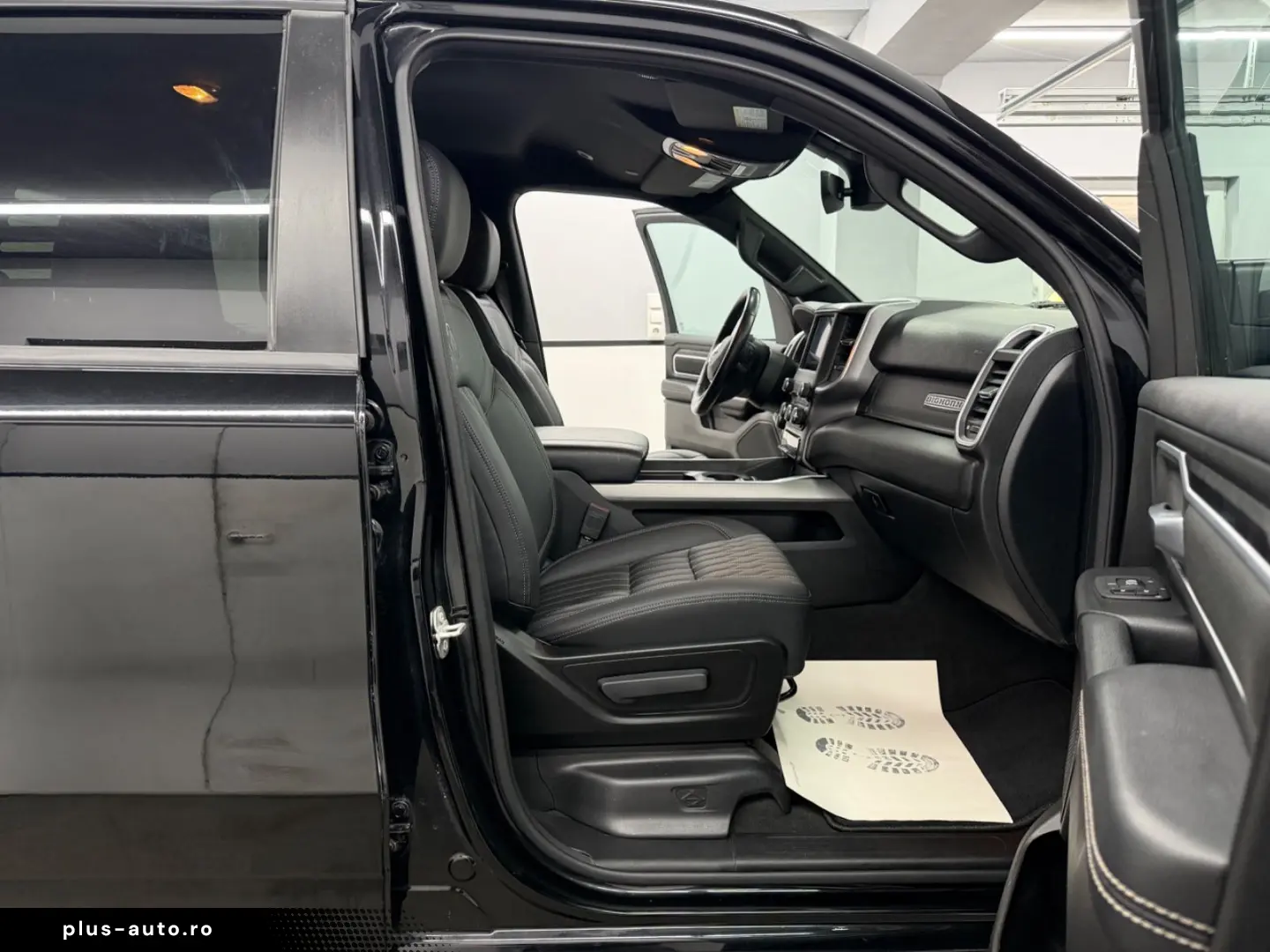 DODGE RAM 1500 5.7 V8 HEMI eTORQUE Bighorn