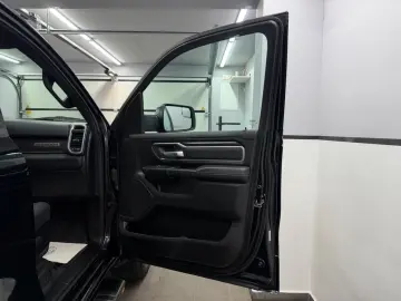 DODGE RAM 1500 5.7 V8 HEMI eTORQUE Bighorn
