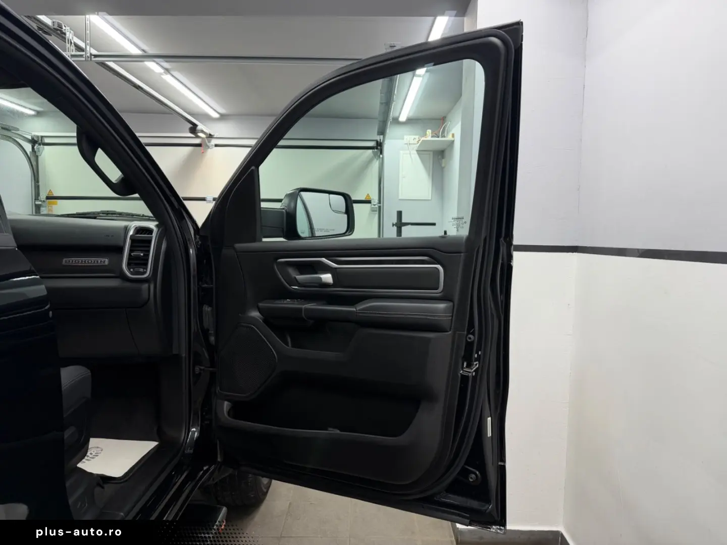 DODGE RAM 1500 5.7 V8 HEMI eTORQUE Bighorn